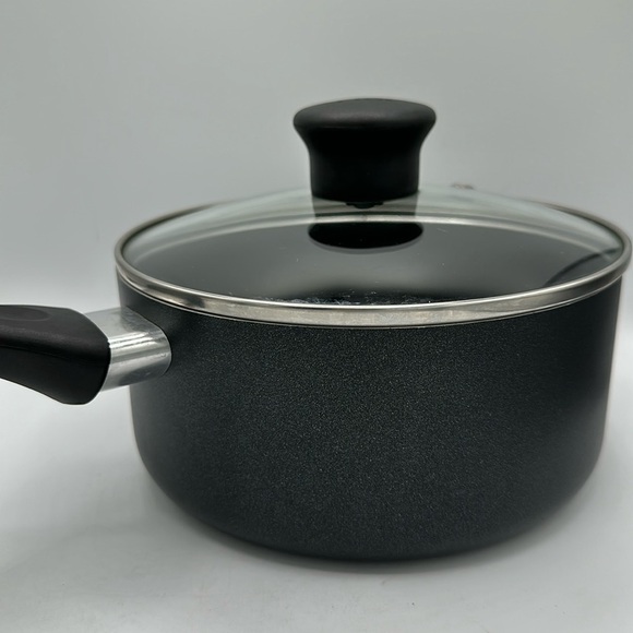 T-fal 2-quart nonstick saucepan - Picture 1 of 5